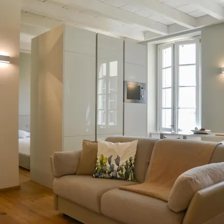 Joivy Fulcorina * Milán